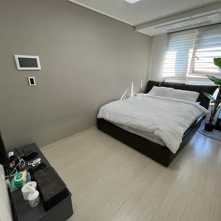 Gangnam Central House, Just 1 Mins From Sinnonhyeon Stn, 5 Mins From Gangnam Stn
